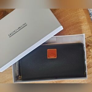 New Dooney & Bourke Pebble Grain Leather Large Zip Around Wallet Black